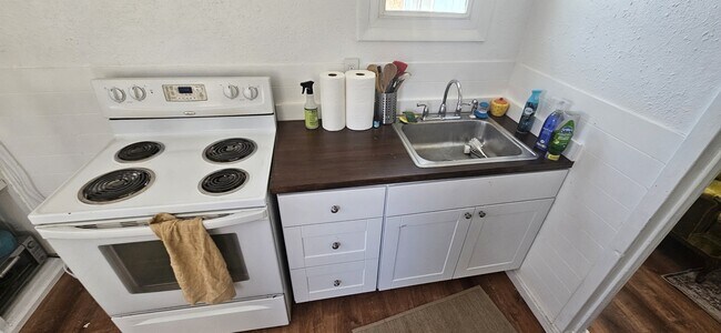 Photo - 1015 Pine Ave