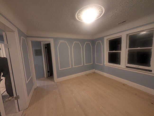 Building Photo - 15829 Evanston St Unit 2