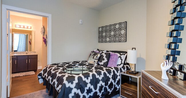 Bedroom-01-Park-Place-Baton-Rouge - Park Place Baton Rouge Apartments