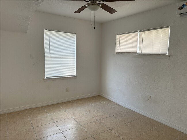 Photo - 3833 Mt Pleasant St