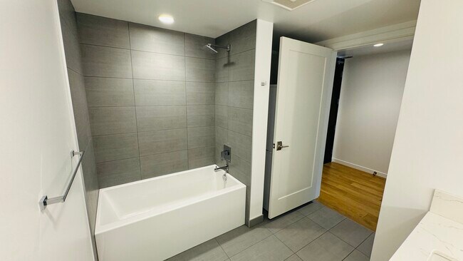 Bathroom - 1808 Minor Ave Unit 2402