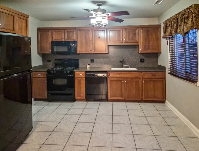 Photo - 824 Minnesota Cir