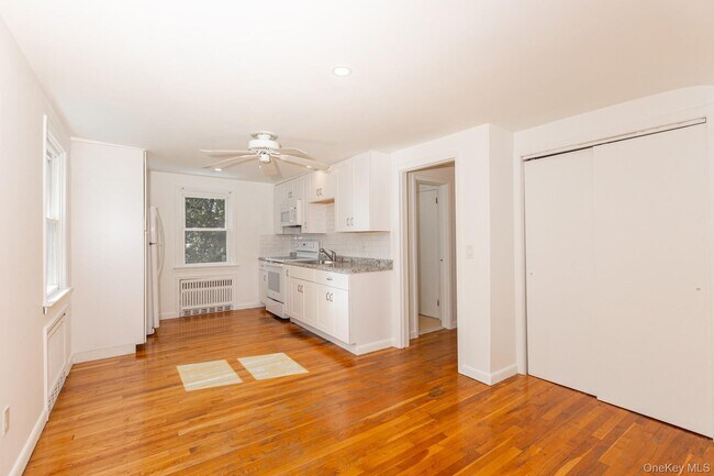 Photo - 90 Reade Ave