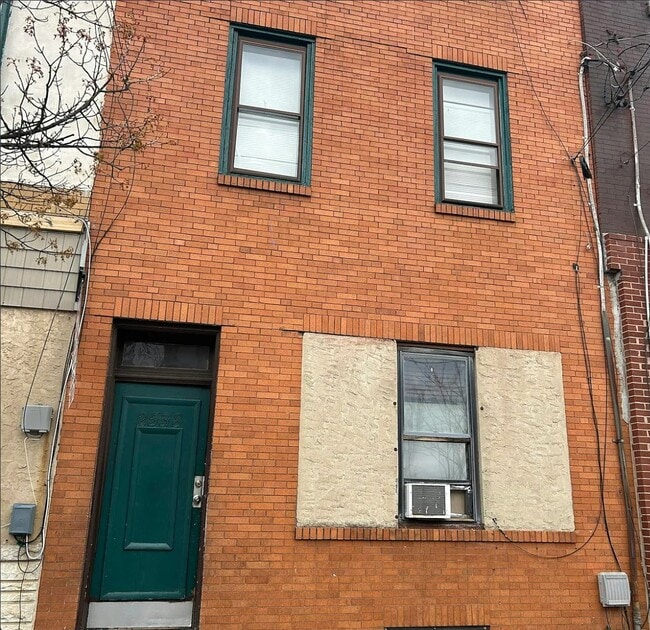 Building Photo - 2538 Amber St Unit 1