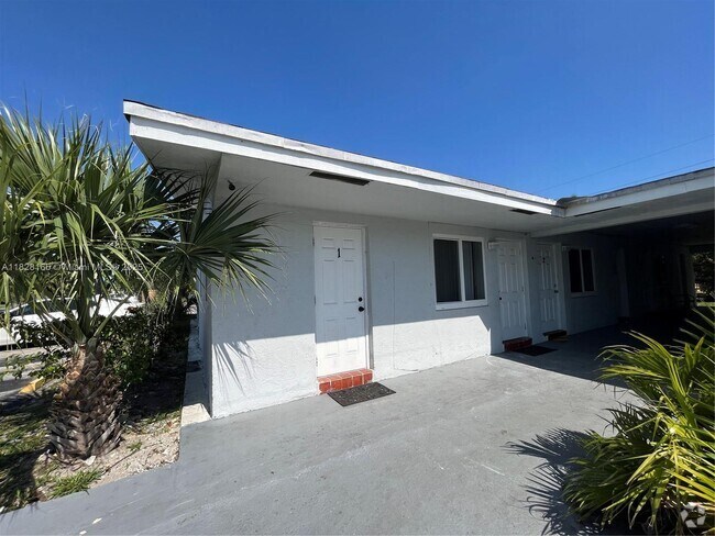 Building Photo - 5600 NW 15th St Unit 1 Rental