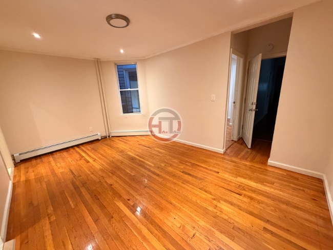 Photo - 2320A Powell Ave