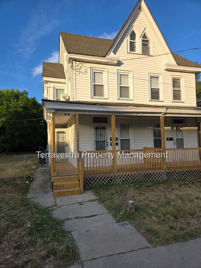 Photo - 321-323 South 5th Street Unidad 321 South 5th Street  A