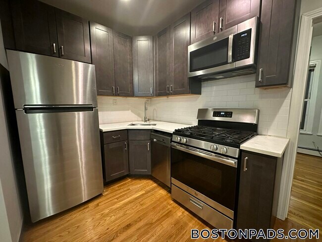 Photo - 345 Meridian St Unit 3