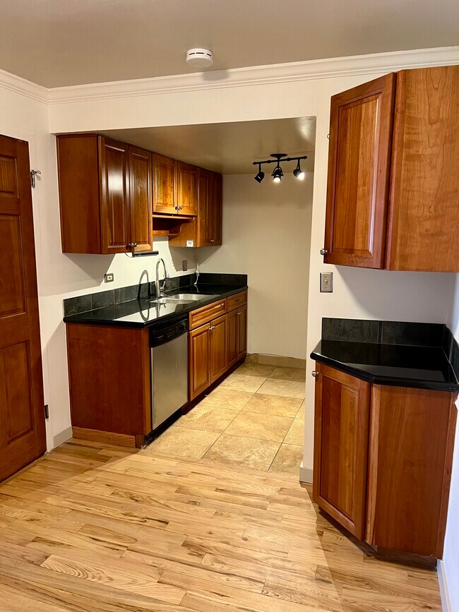 Photo - 4600 E Asbury Cir Unidad 4600 Asbury Circle 103