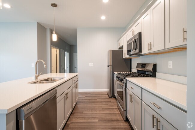 2BR, 2BA -1390 SF