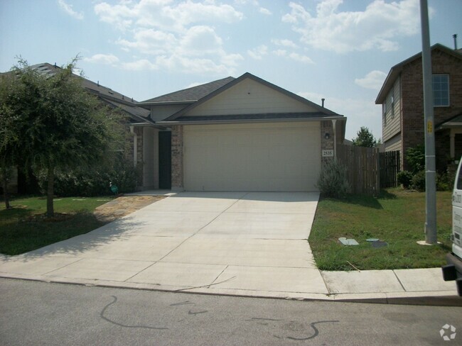 Building Photo - Great House in the Converse area!