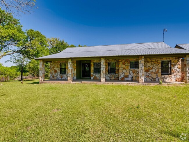 Building Photo - Private Ranch Style House on Acreage