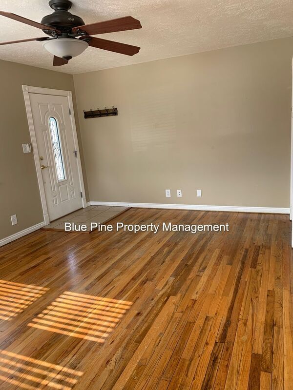Photo - 556 Warren Ave