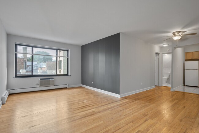 Photo - 6758 N Sheridan Rd