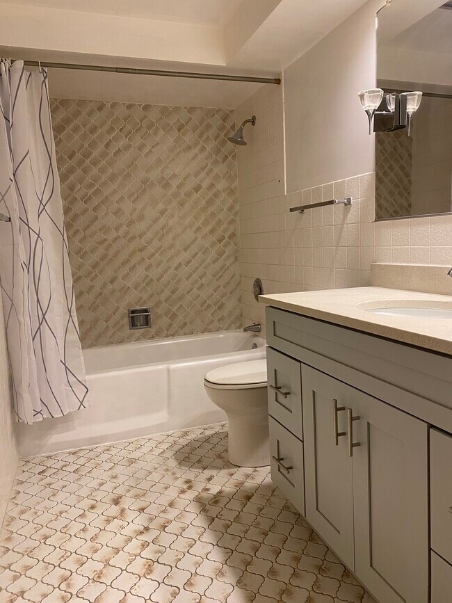 baño 1 - 401 S Grove Ave Unidad 3D