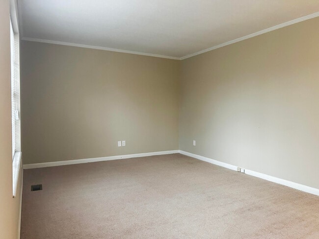 Photo - 675 Northview Dr NW