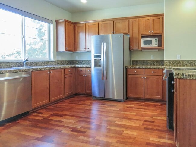 Photo - **No Rent Until February!! 2 Bedroom Townhome Available Now  !! Inquire today for tour !