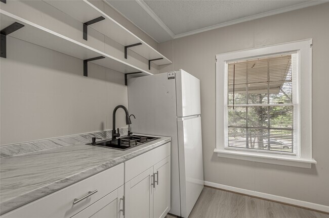 Photo - 811 B Sam Houston Ave