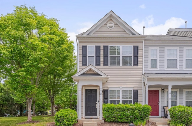 Cozy End-Unit Townhome – Prime Durham Loca... - Cozy End-Unit Townhome – Prime Durham Loca...