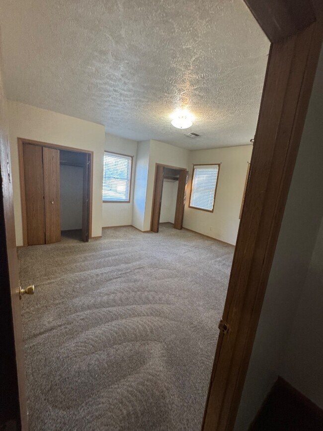 Photo - 675 N Chestnut St