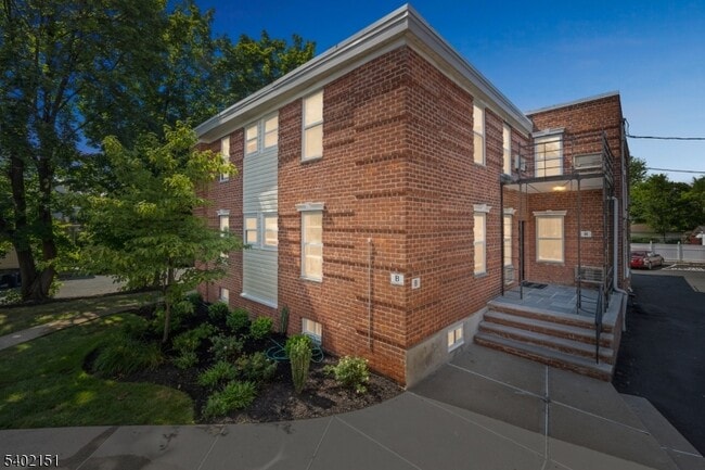 Photo - 320 Claremont Ave Unit B12