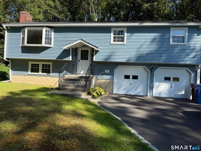 Building Photo - 19 Greenwood Ln
