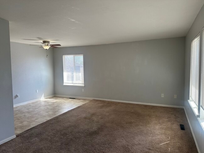 Photo - 7891 York St