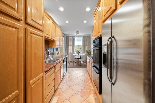 Photo - 750 S Bundy Dr