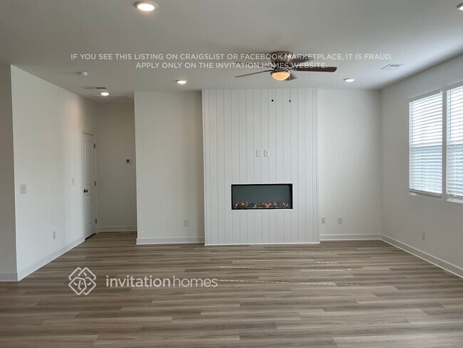 Photo - 271 W Millbrook Dr