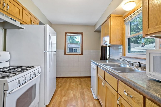 Photo - 7534 4th St NE