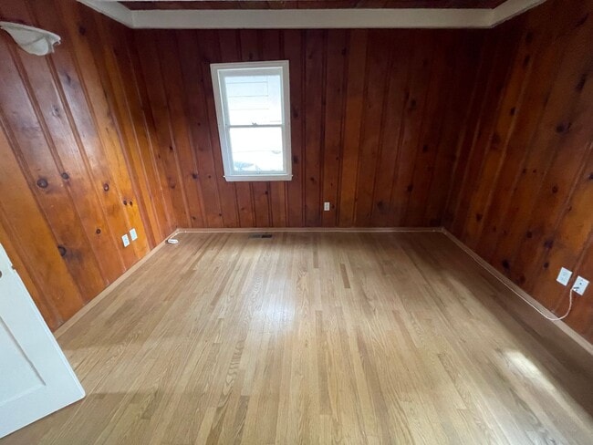 Photo - 2 Bed 1 Ba PG House walking distance to beach