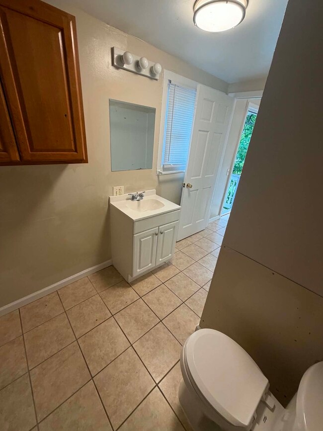 Photo - 1936 W 4th St Unit Apt 1