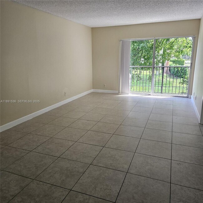 Photo - 8540 N Sherman Cir Unit 202