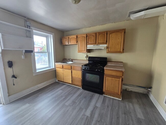 Photo - 528 N Jute St