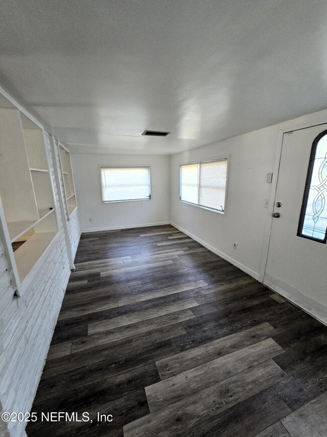 Photo - 9142 4th Ave