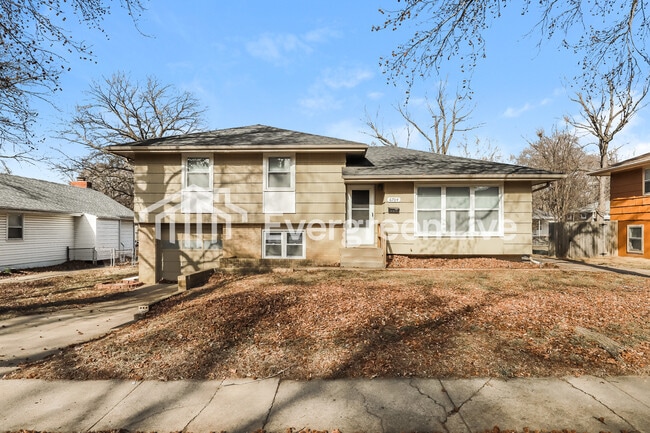 Building Photo - 6704 E 100th St