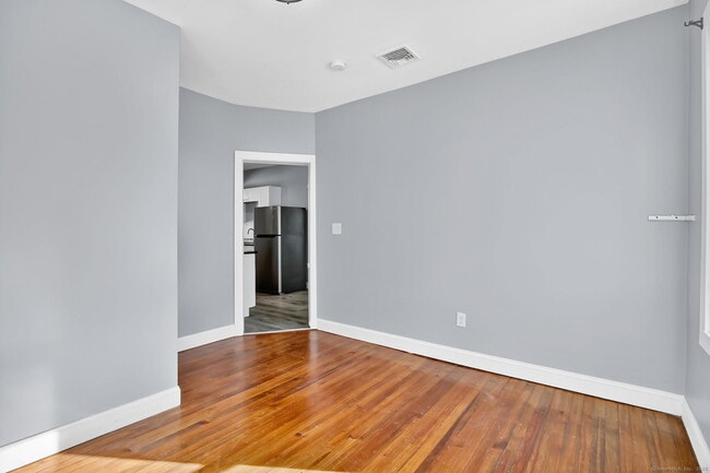 Photo - 14 Belden St