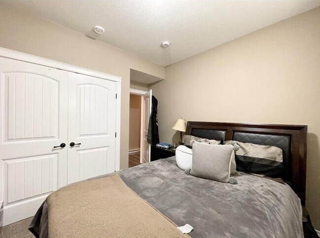 Photo - 8611-8682 82nd St