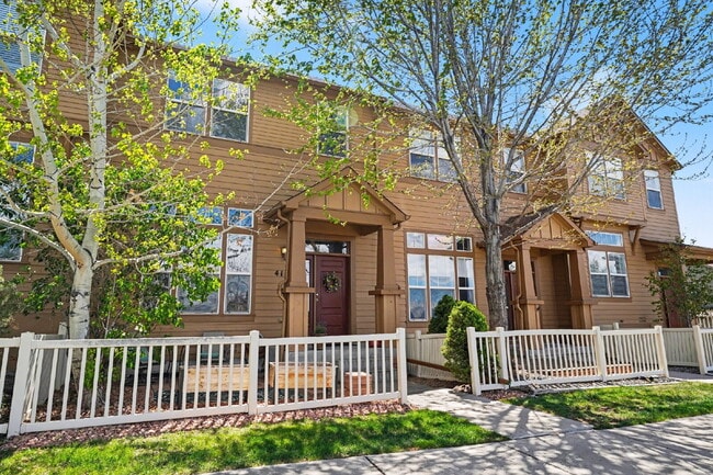 Building Photo - "Discover Your Dream Home: Spacious 3-Bedroom Townhouse in Scenic Castle Rock!"