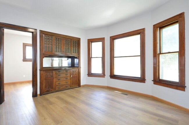 Photo - Beautiful Updated 5-Bed 2-Bath Home in NE Minneapolis!