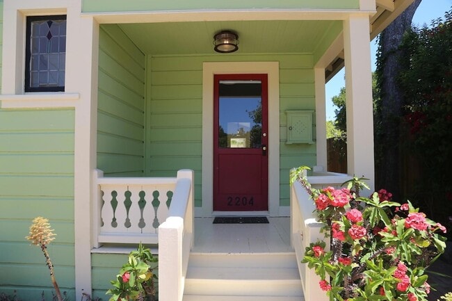 Photo - 2204 Parkway Dr