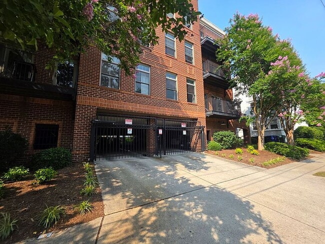 Photo - "Charming 2-Bed, 2-Bath Spacious Retreat in Norfolk - 1,500 Sq Ft of Modern Comfort!"