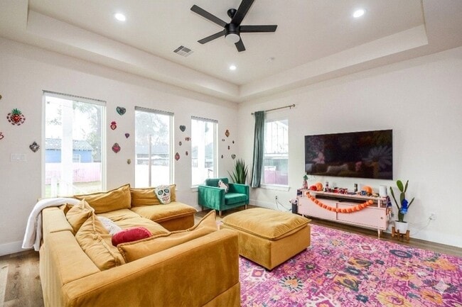 Photo - 1504 Evelyn St