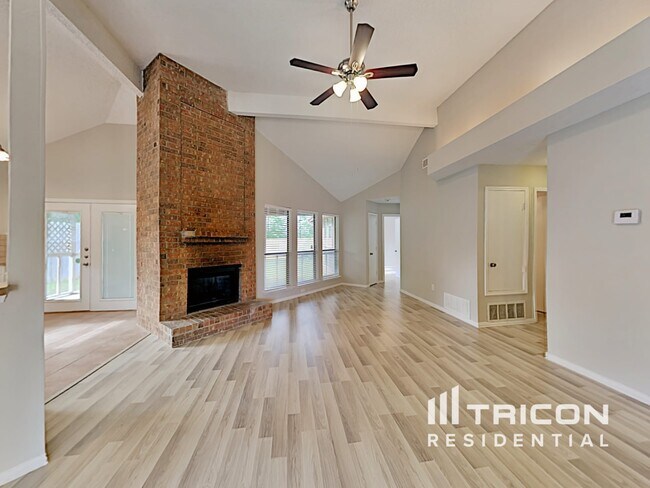 Photo - 404 Lemon Dr