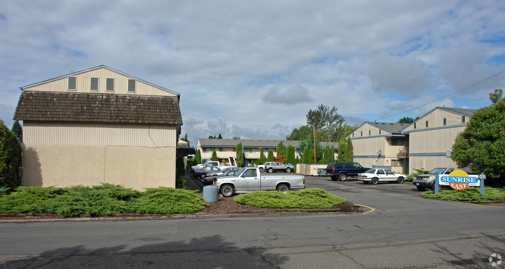 Sunrise East Apartments - Sunrise East Apartments