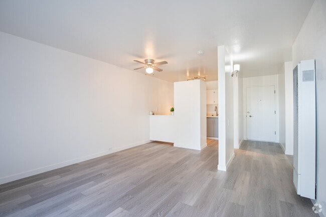 1BR, 1BA - 750SF - 225 Clifton