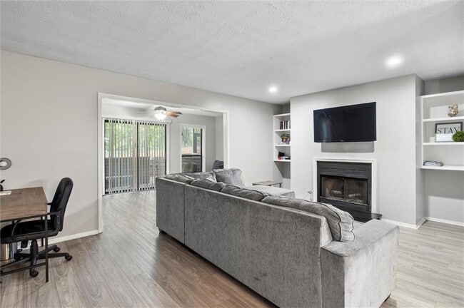 Photo - 401 Wynnes Ridge Cir SE