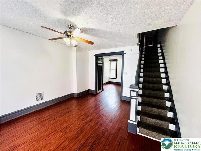 Photo - 637 N Penn St