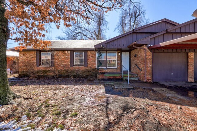 Building Photo - 4 bed, 2 bath home in Warr Acres,OK