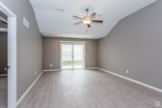 3BR, 2BA - 1177 SF